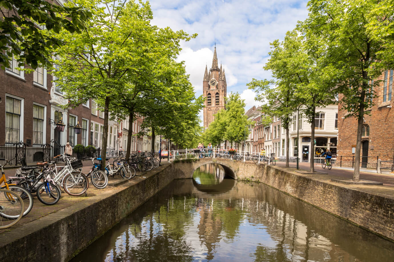 canal tour delft